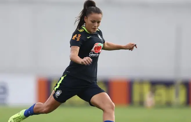 Camilinha celebra retorno à Seleção Brasileira