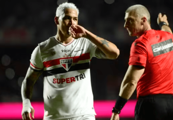 Luciano brilha e São Paulo vence o Corinthians no Morumbis, afastando-se do Z-4