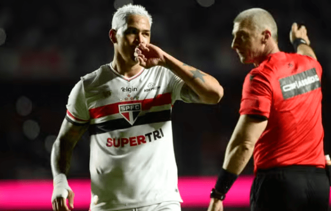 Luciano brilha e São Paulo vence o Corinthians no Morumbis, afastando-se do Z-4