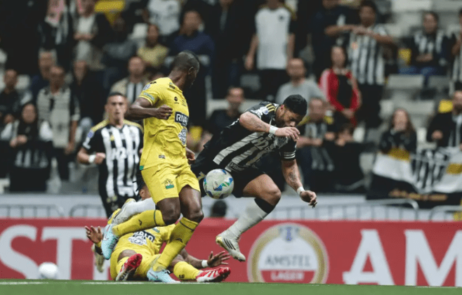 Atlético-MG vence nos pênaltis com brilho de Everson e avança na Sul-Americana