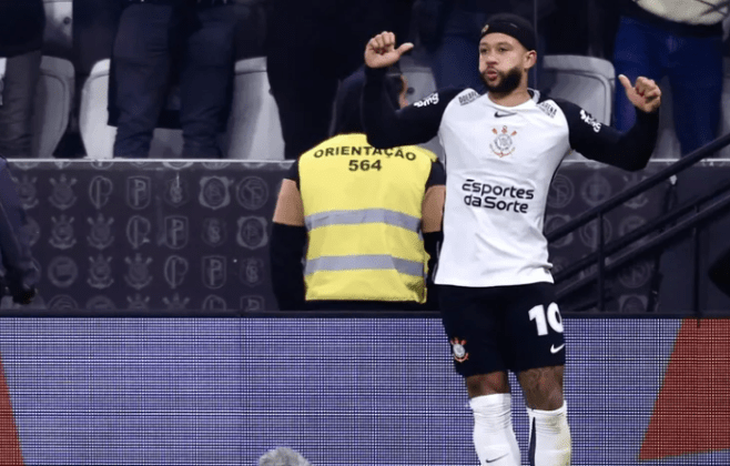 Memphis decide, Corinthians bate o Palmeiras e sai em vantagem pela Copa do Brasil