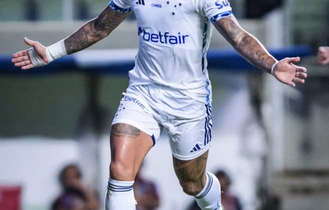 Sem espaço na equipe titular, Gabigol publica vídeo de três golaços durante os treinos; veja os gols