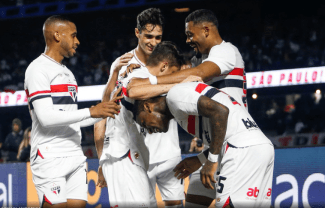 São Paulo domina o Athletico em casa e leva vantagem mínima para o Paraná