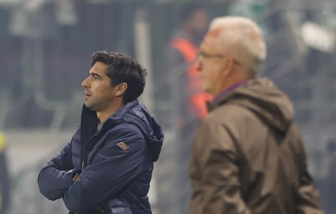 Abel Ferreira reage a críticas da torcida após eliminação e evita falar sobre futuro no Palmeiras
